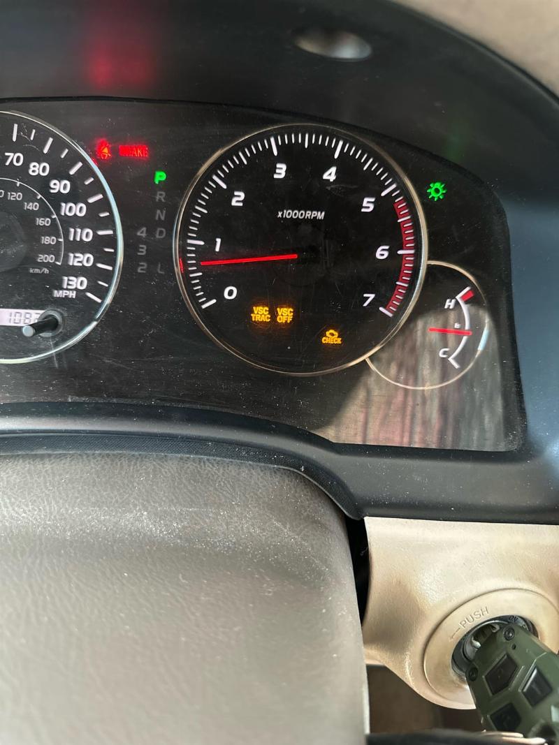 Đèn báo Check Engine do lỗi hệ thống khí thải và cảnh báo an toàn